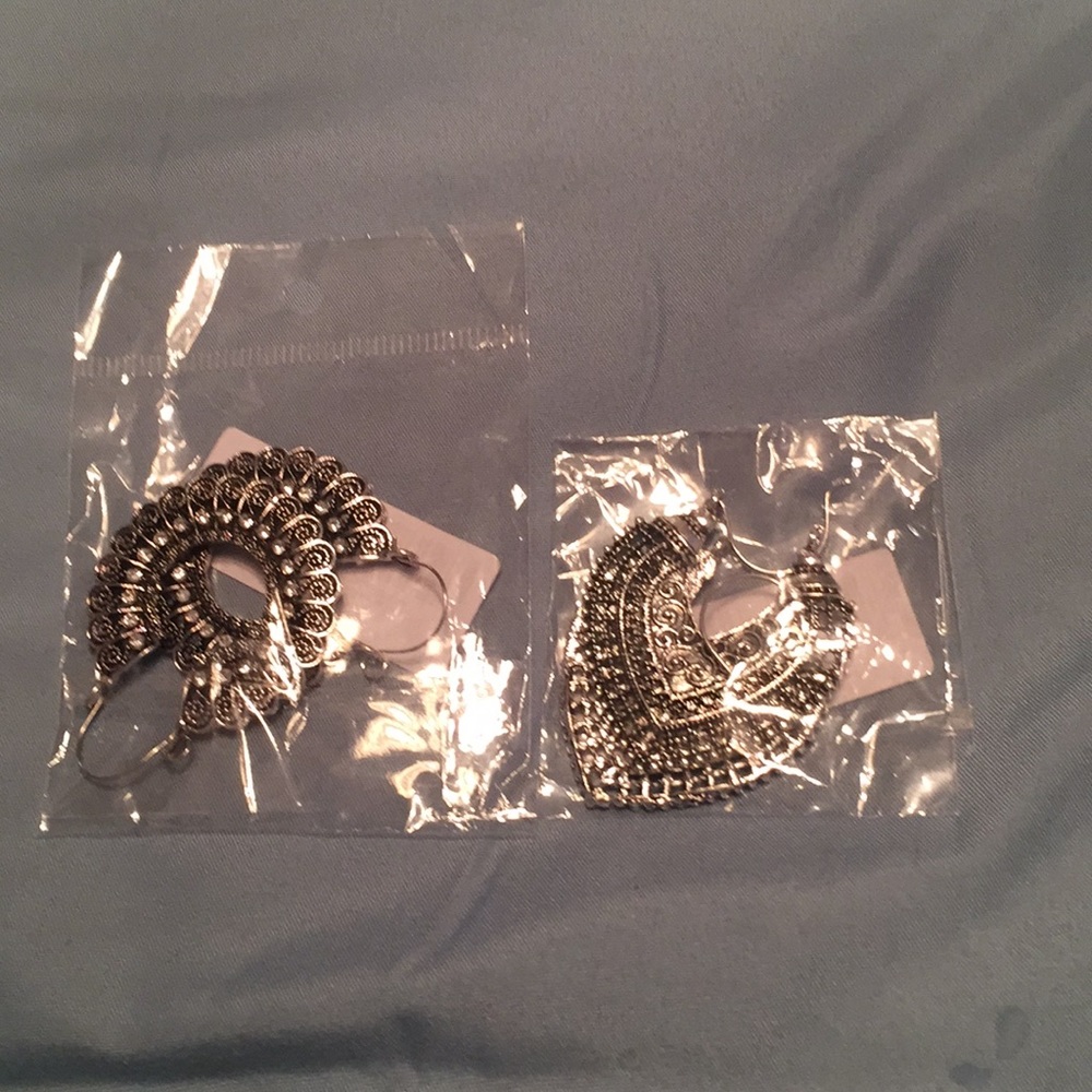 2 pair of earrings